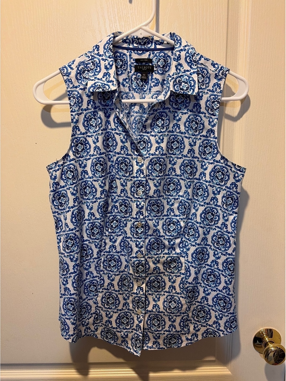 Talbots Petite Sleeveless Button-Up Blouse in Blue and White Pattern, Size 8P